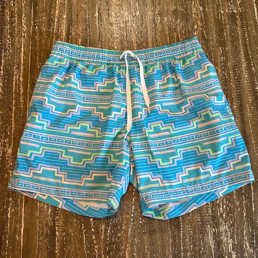 Chubbies Geometric AOP Brief Mesh Lined Swim Trunks Shorts 5.5” Blue Mens Size M